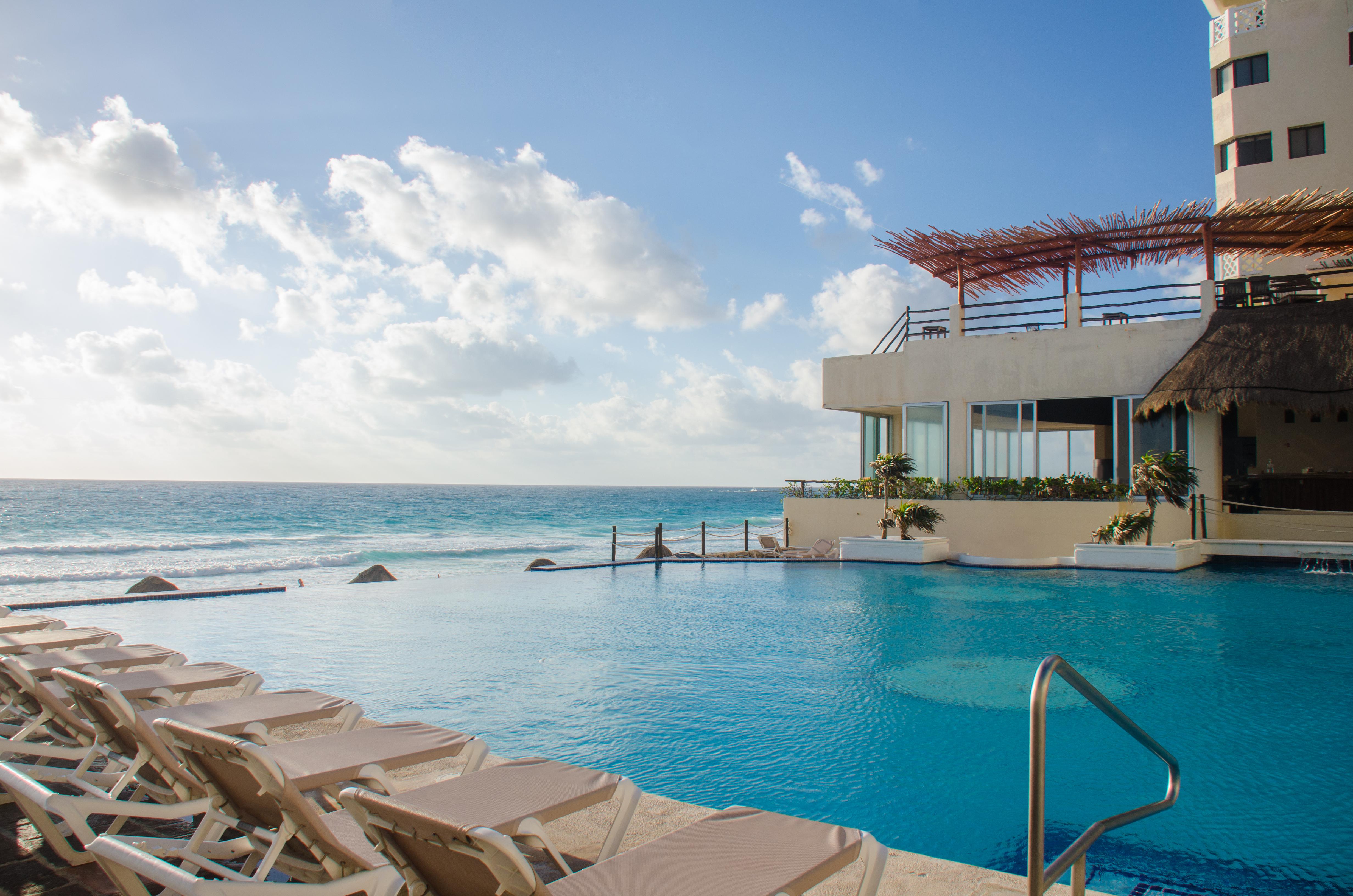 BSEA Cancun Plaza Hotel Esterno foto