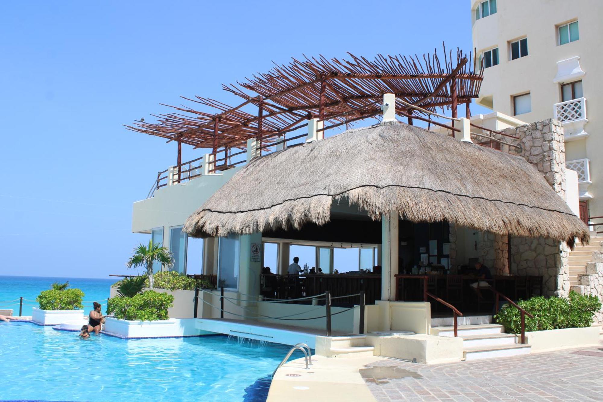 BSEA Cancun Plaza Hotel Esterno foto