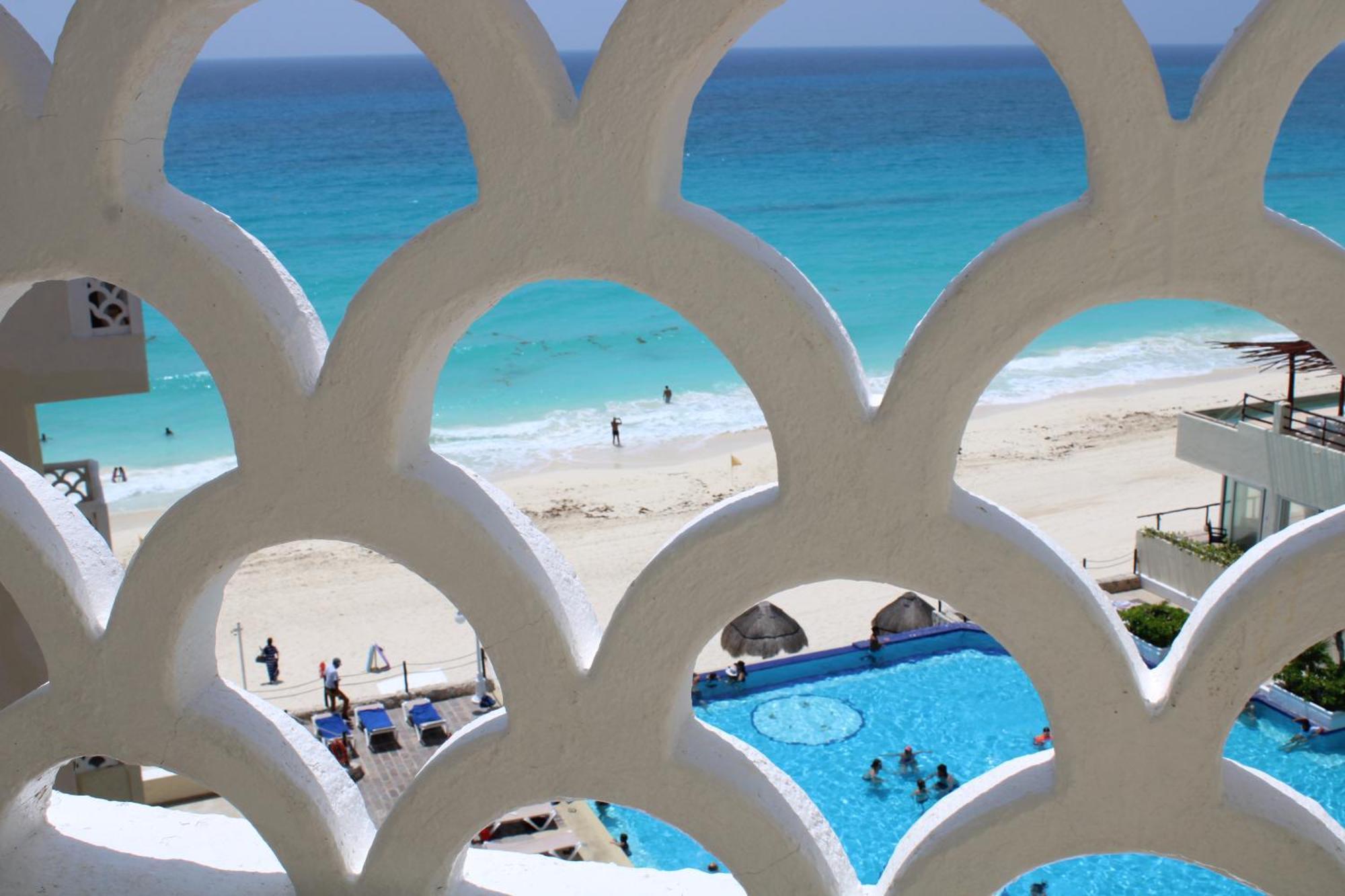 BSEA Cancun Plaza Hotel Esterno foto