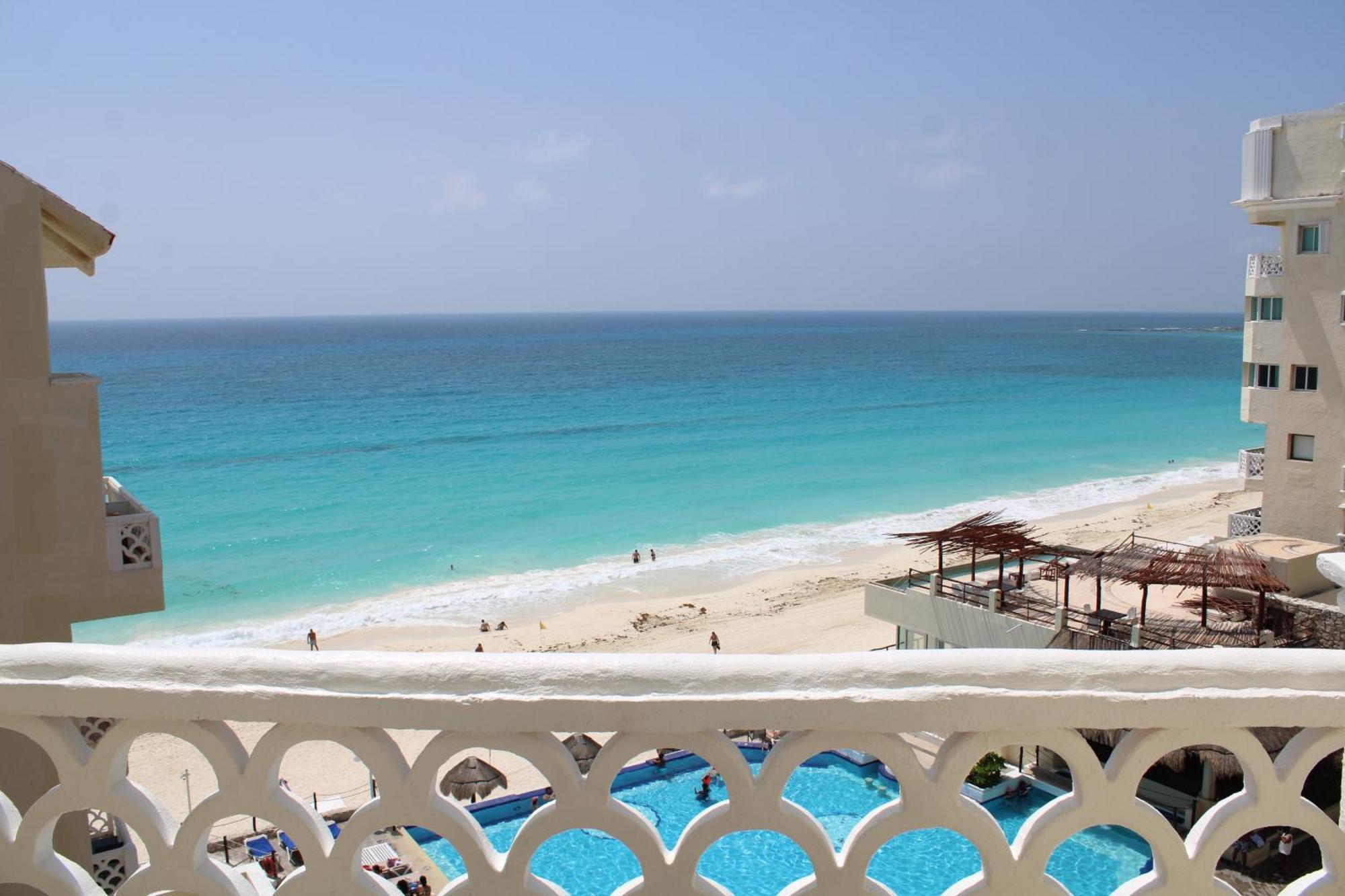 BSEA Cancun Plaza Hotel Esterno foto