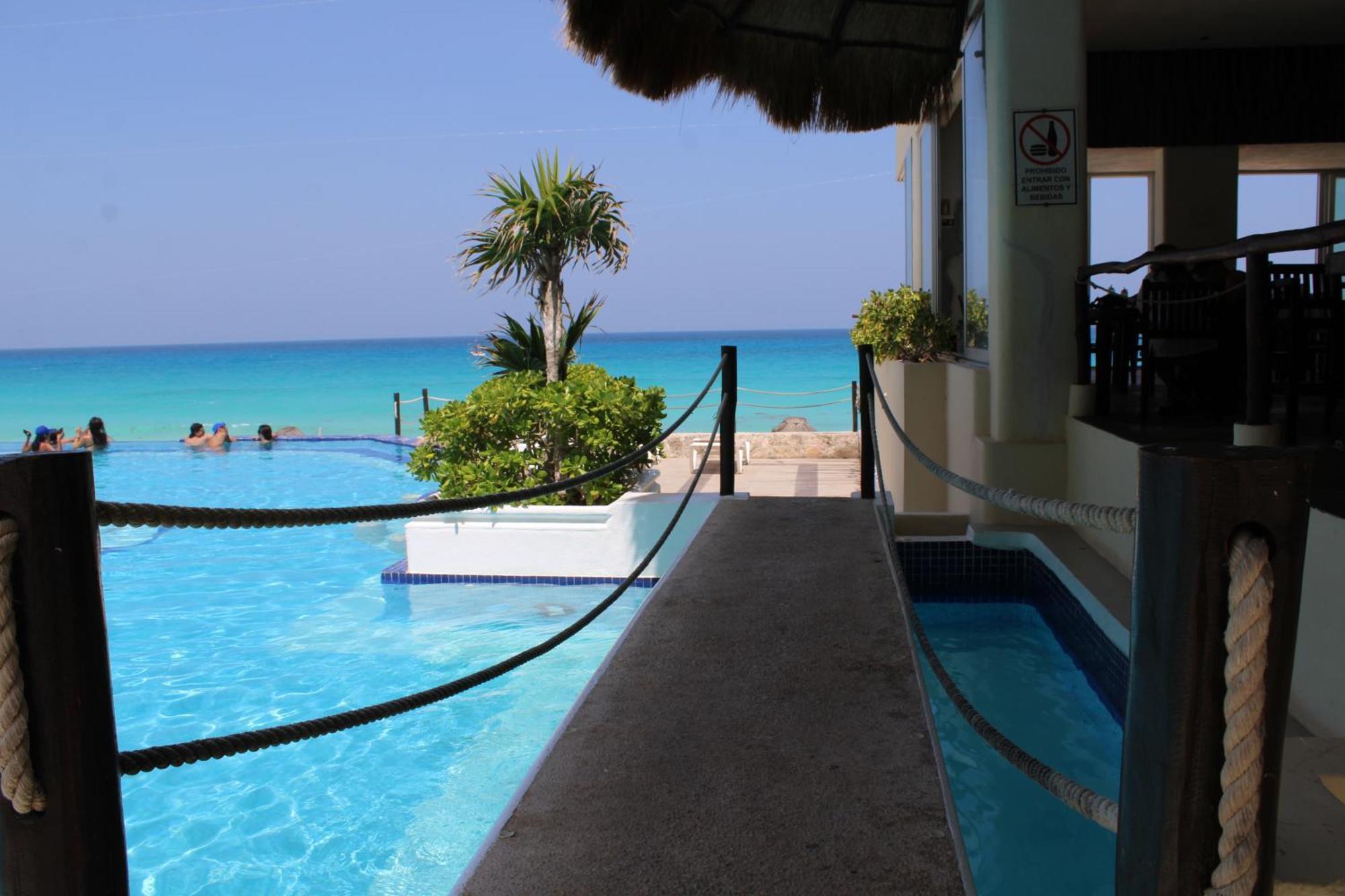 BSEA Cancun Plaza Hotel Esterno foto