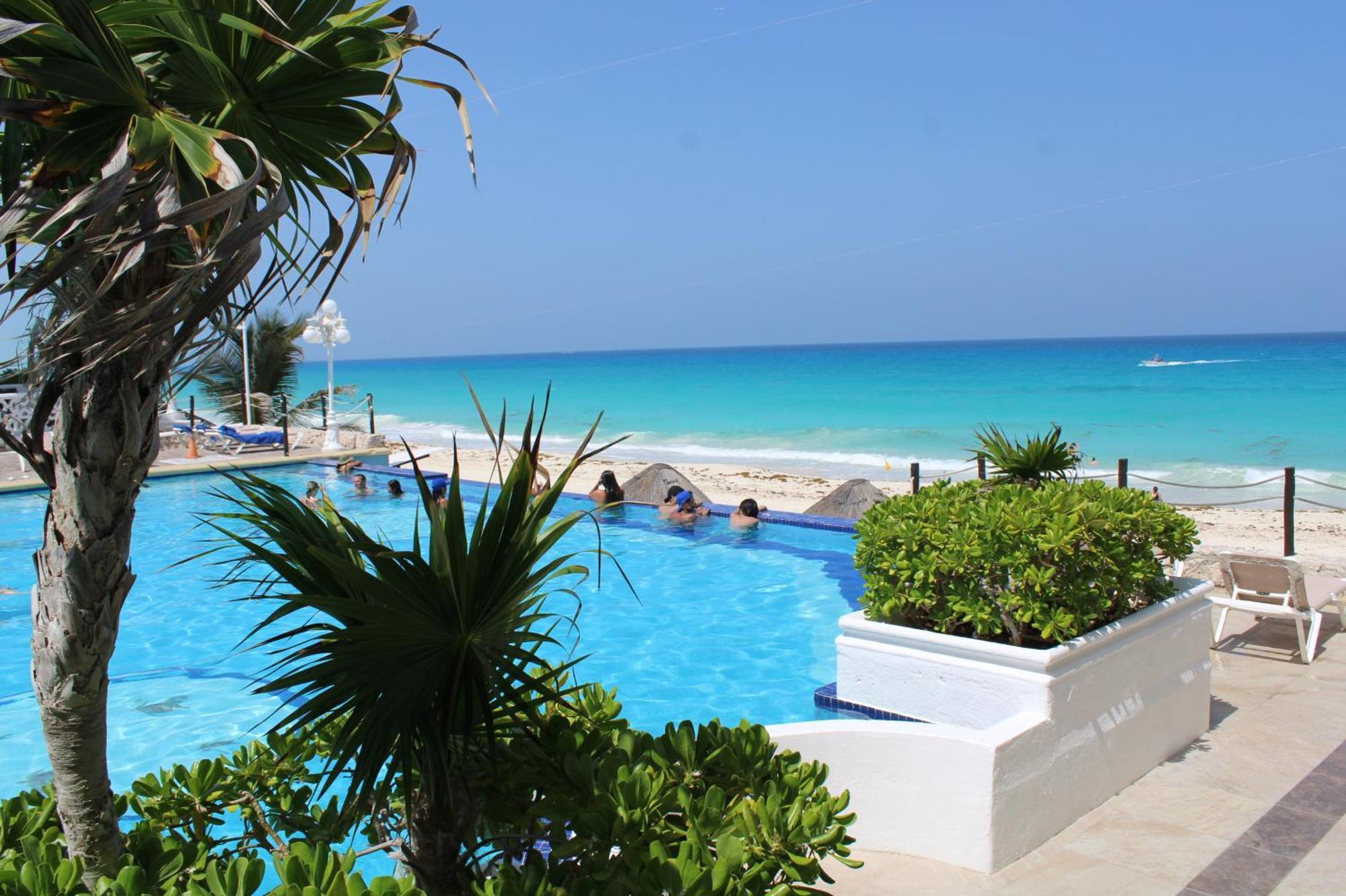 BSEA Cancun Plaza Hotel Esterno foto