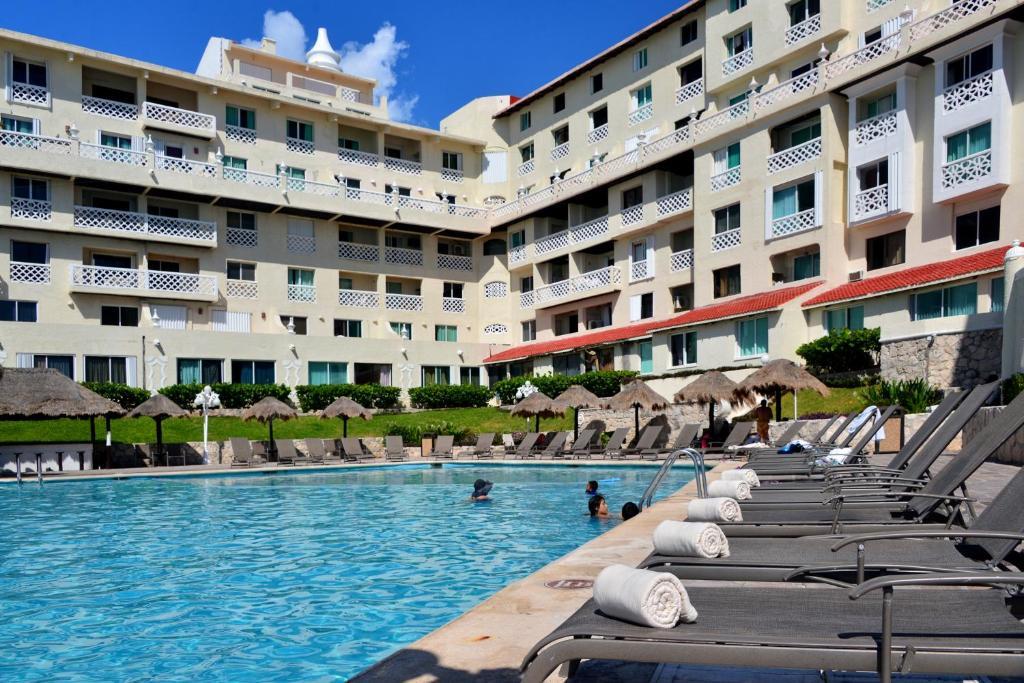 BSEA Cancun Plaza Hotel Esterno foto